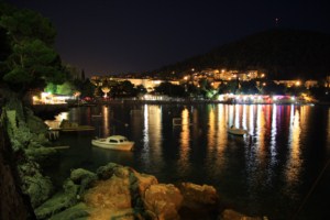 Zatoka LAPAD w Dubrowniku nocą (Chorwacja)